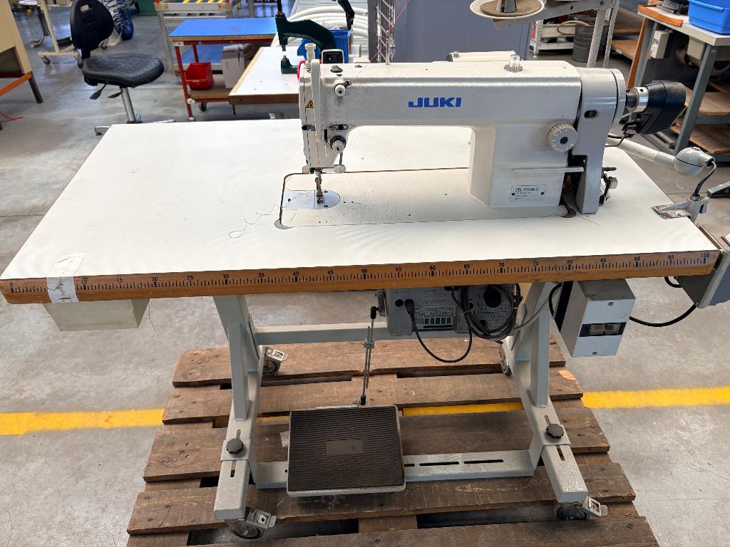 JUKI DDL-5550N-3 naaimachine compleet — zeer goede staat, Hobby en Vrije tijd, Naaimachines en Toebehoren, Zo goed als nieuw, Naaimachine