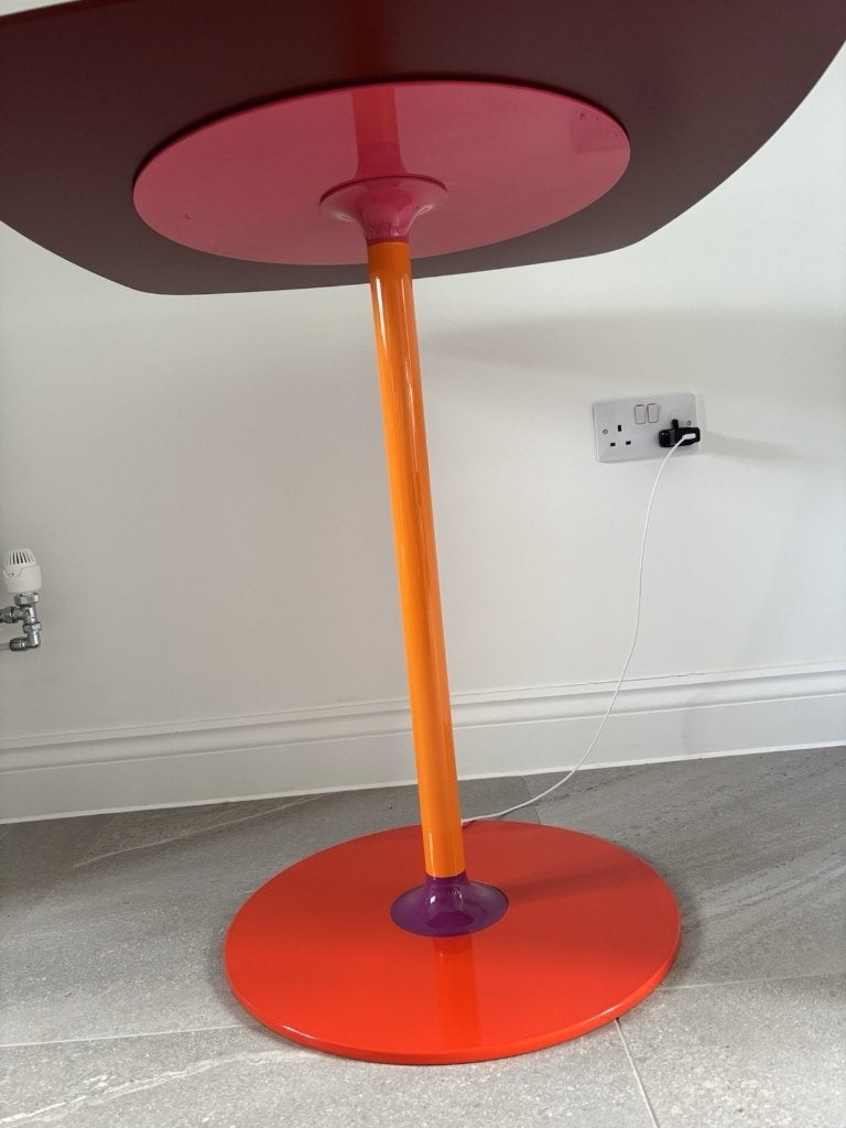 Kartell Thierry Table designed by Piero Lissoni, Quatre personnes, 50 à 100 cm, Enlèvement, 50 à 100 cm