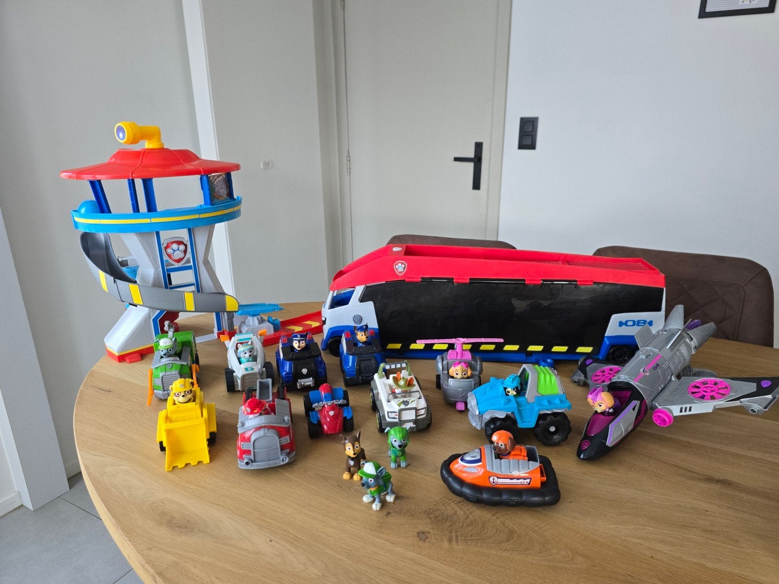 Paw Patrol set auto's + vrachtwagen + uitkijktoren, Ophalen