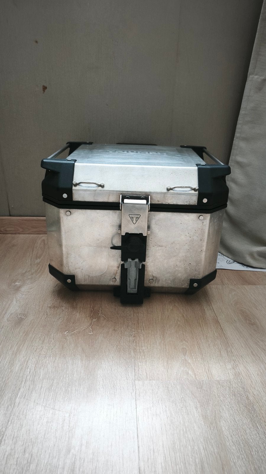 Top case Triumph 42l avec platine et nouveau de clés, Motos, Enlèvement ou Envoi