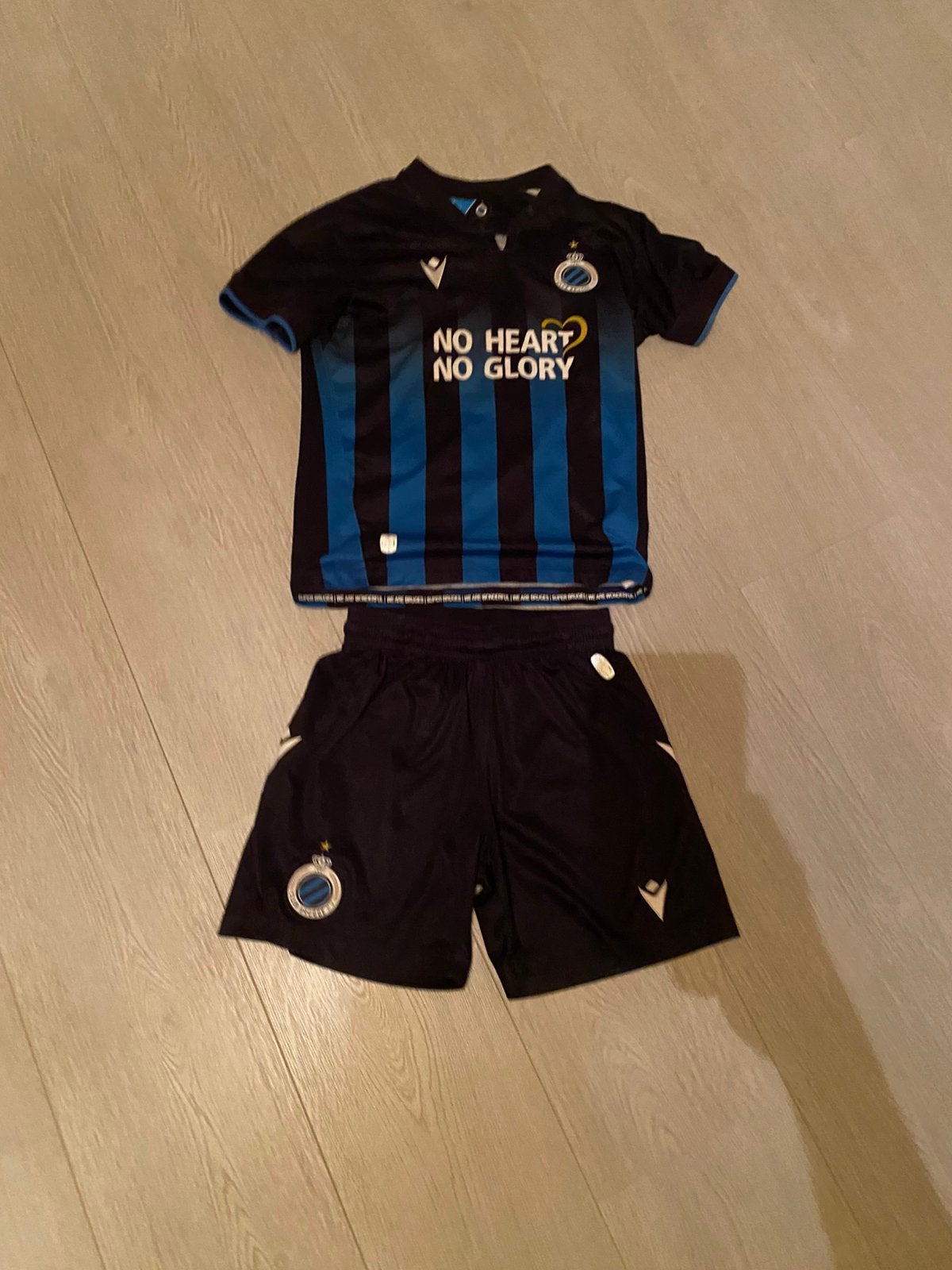 Voetbal tenu brugge, Enlèvement ou Envoi, Comme neuf, Football