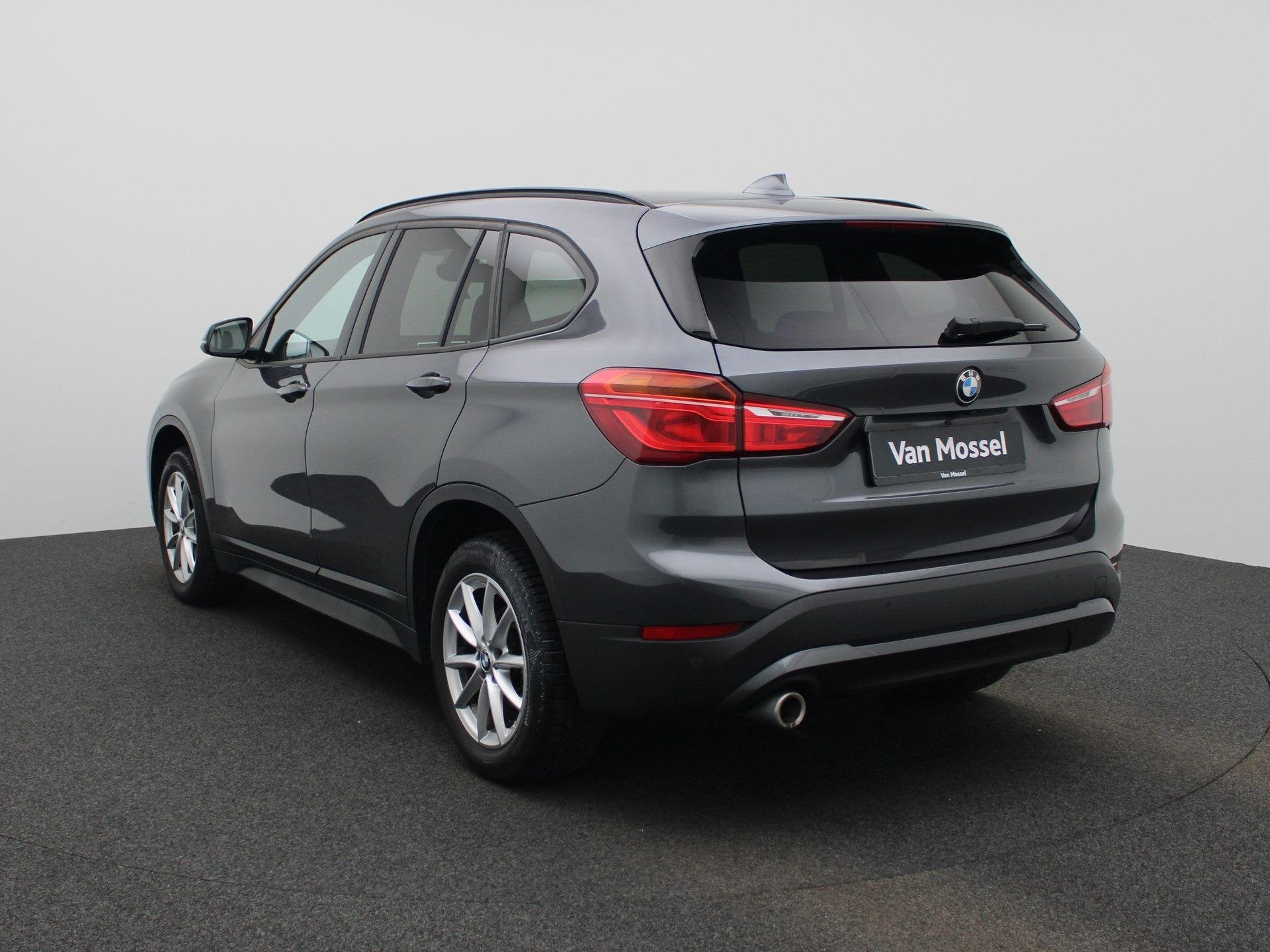 BMW X1 sDrive16dA NAVI | CAMERA | ELEKTRISCHE KOFFERKLEP, Auto's, BMW, Automatische klimaatregeling, Stof, Gebruikt, 116 pk