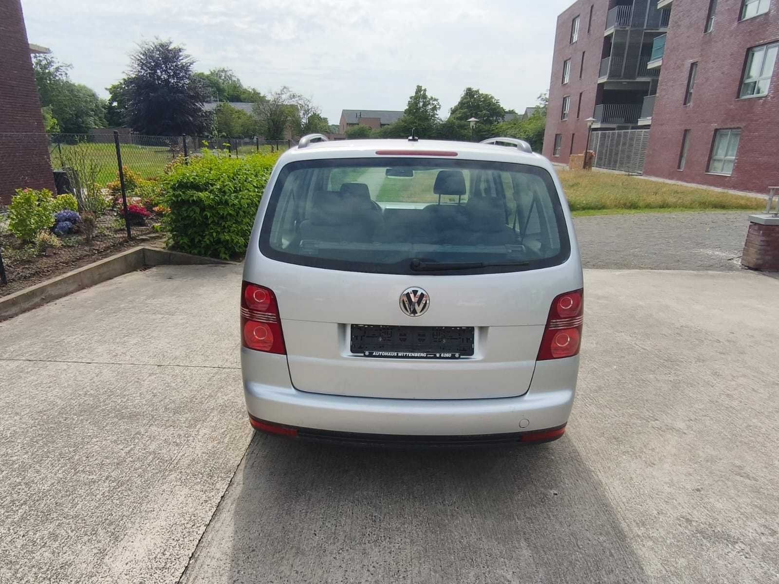 2010 Volkswagen Touran 7-Seat Personenauto, Auto's, Euro 5, Gebruikt, Bedrijf, Handgeschakeld