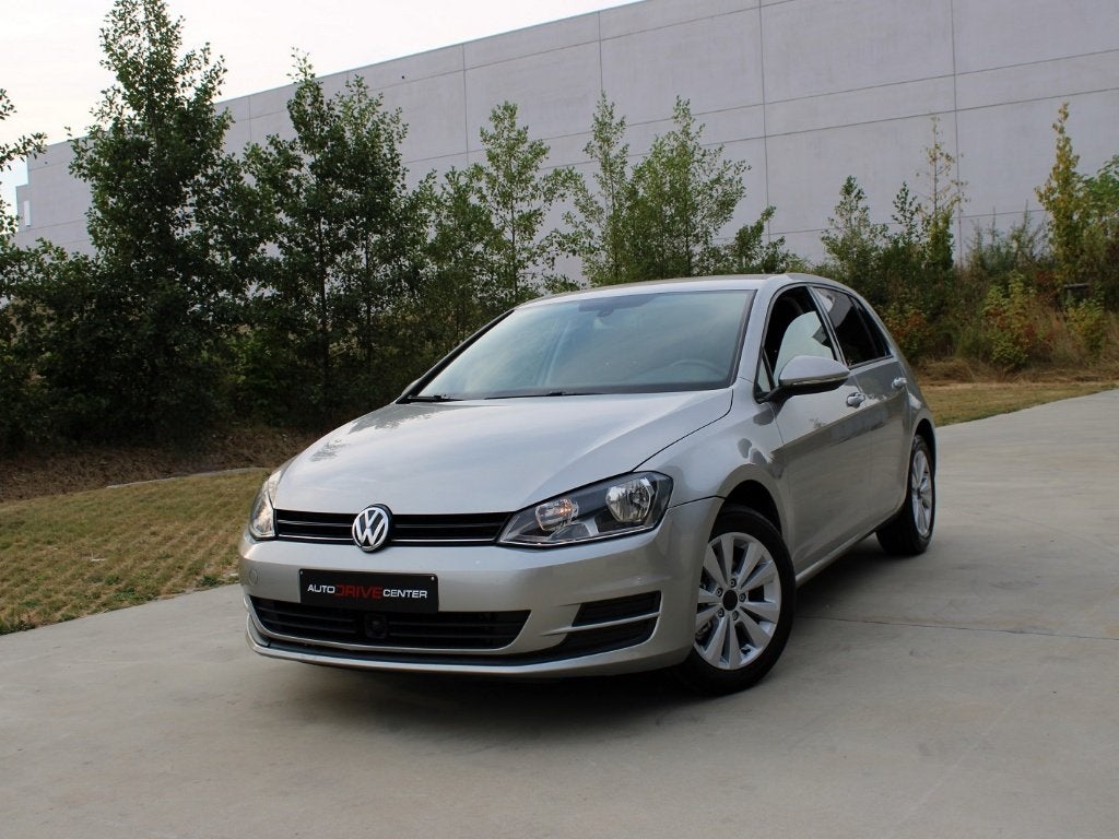 ✅Volkswagen Golf 1.6TDi Highline *Navigatie*Bluetooth*Velgen, Voorwielaandrijving, Stof, 4 cilinders, Te koop