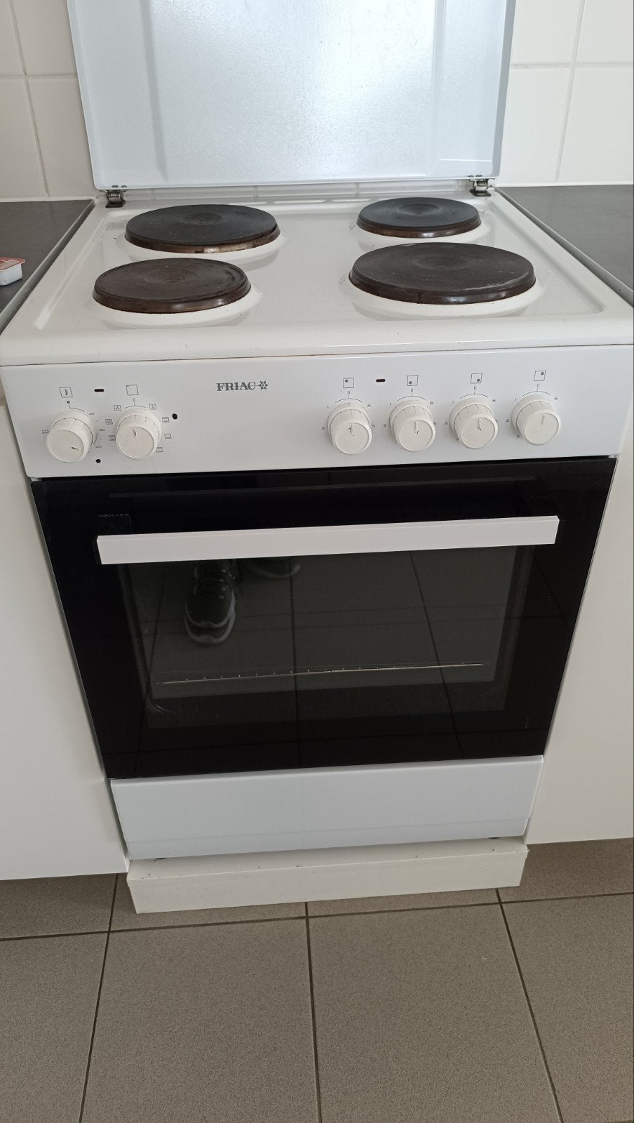 Titre : Cuisinière électrique Friac (ramassage gratuit à Dee, Electroménager, Cuisinières, Comme neuf, 4 zones de cuisson, Enlèvement