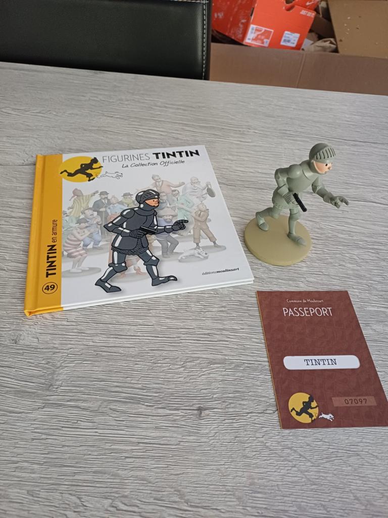 Figurine Tintin numéro 49 collection officielle Moulinsart, Collections, Personnages de BD, Comme neuf, Statue ou Figurine, Tintin