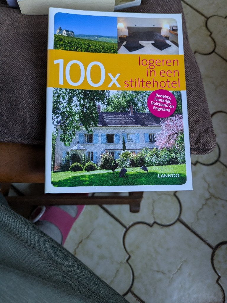 100 x logeren in een stiltehotel, Enlèvement ou Envoi, Guide des hôtels ou restaurants