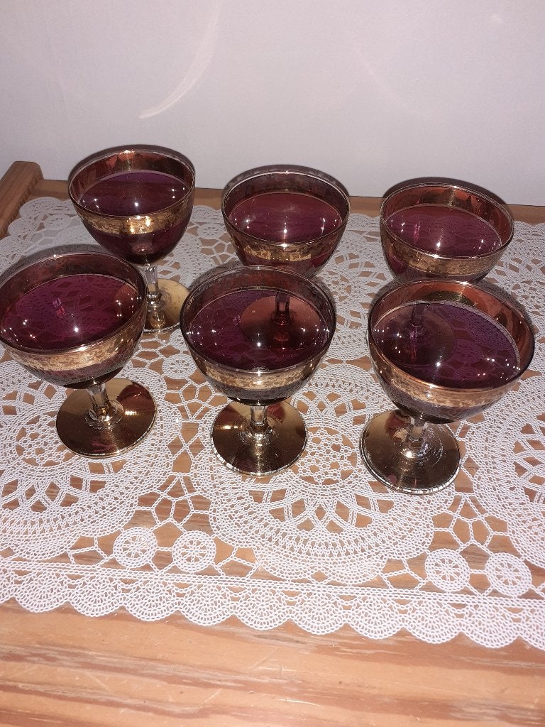 Verres à liqueur vintage pieds dorés et verre rouge (6), Antiquités & Art, Enlèvement