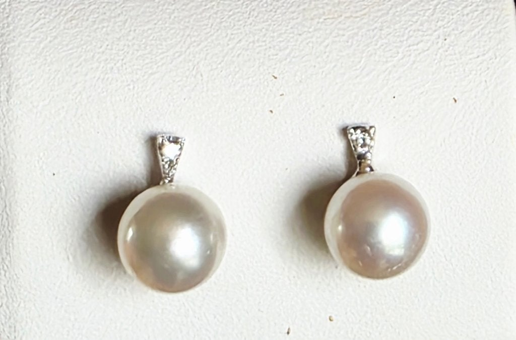 Gouden parels oorstekers met diamanten, Ophalen of Verzenden, Zo goed als nieuw, Met edelsteen, Knopjes of Stekers
