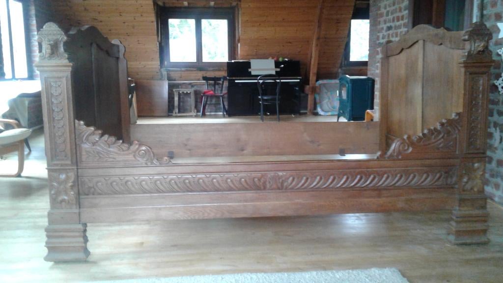 A DONNER : Ancien lit magnifique en chêne, Enlèvement