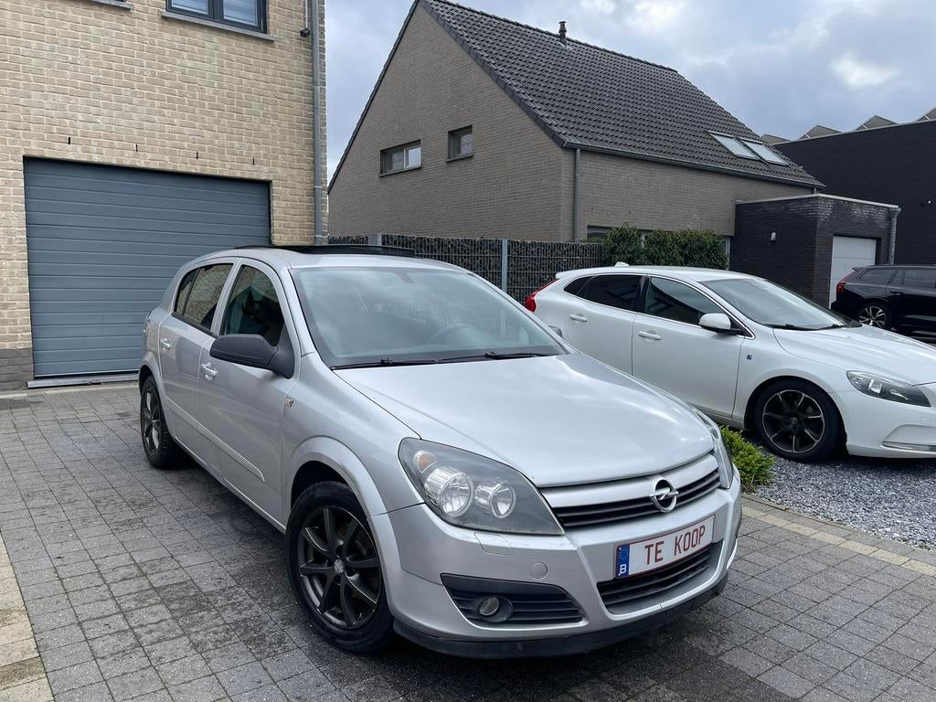 Opel Astra H 2004 1.4 Benzine 5-deurs Gekeurd 3950€, Auto's, Voorwielaandrijving, Stof, 4 cilinders, Bedrijf