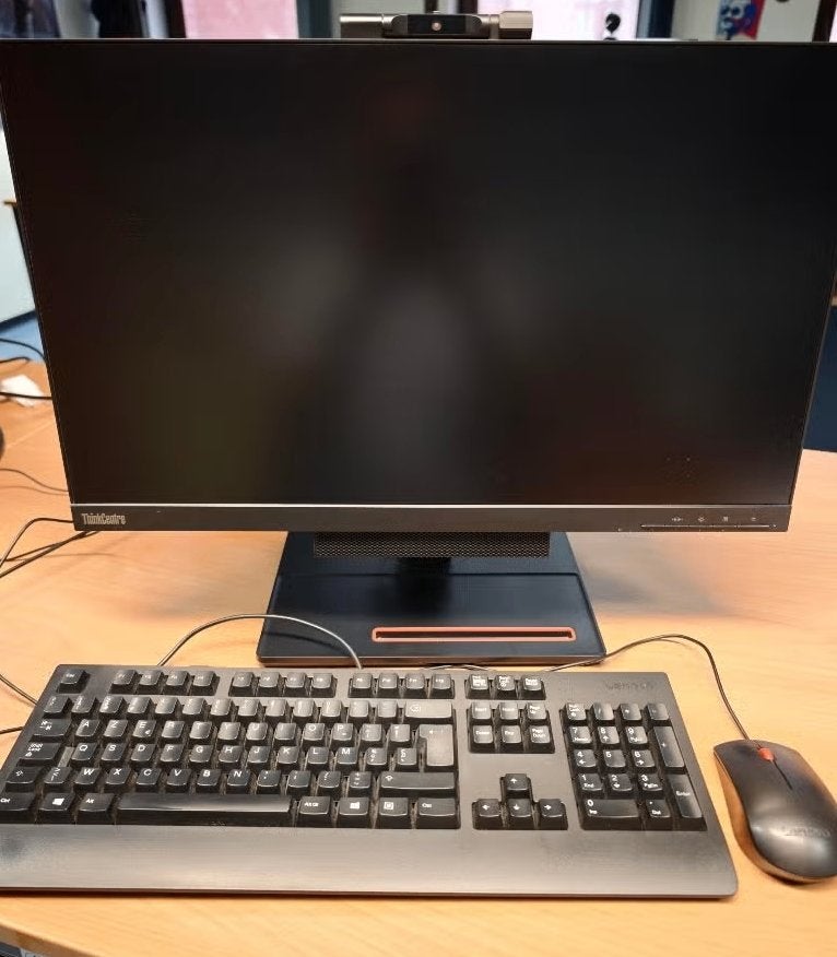 Lenovo ThinkCentre Tiny in één pc van 24 generatie 4, Ophalen, 256 GB, Met monitor, 8 GB