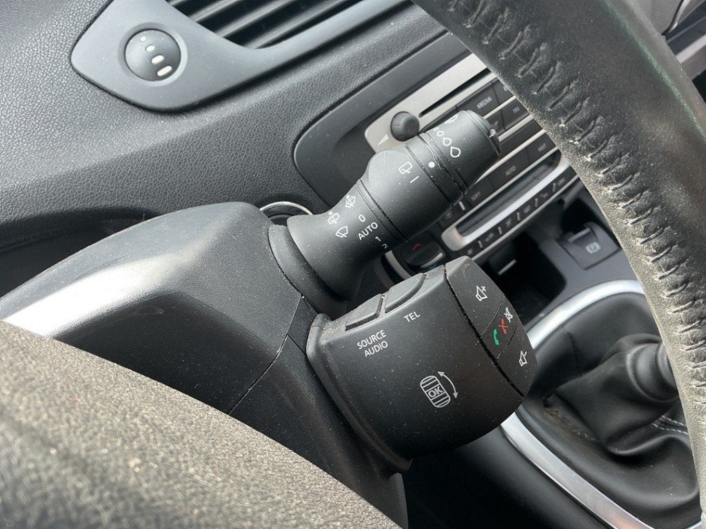 COMBISCHAKELAAR STUUR Scénic III (JZ) (|255670017R|), Gebruikt, Renault, Peter-Huppertz-Straße 5
51063  Köln, DE, Dialog.deutschland@renault.de