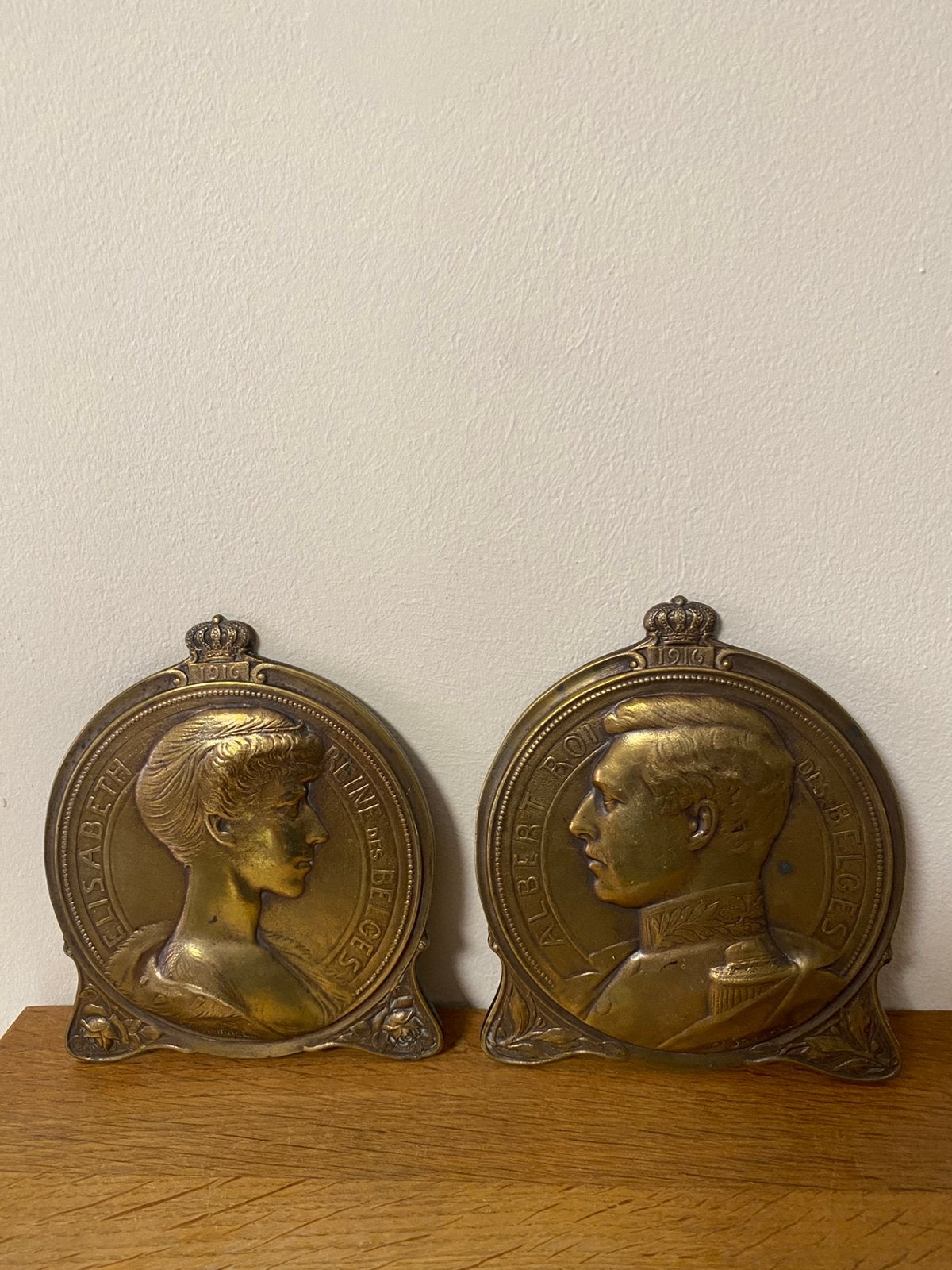 Paire de grand médaillons (13 cm) en cuivre laiton, Enlèvement ou Envoi, Cuivre
