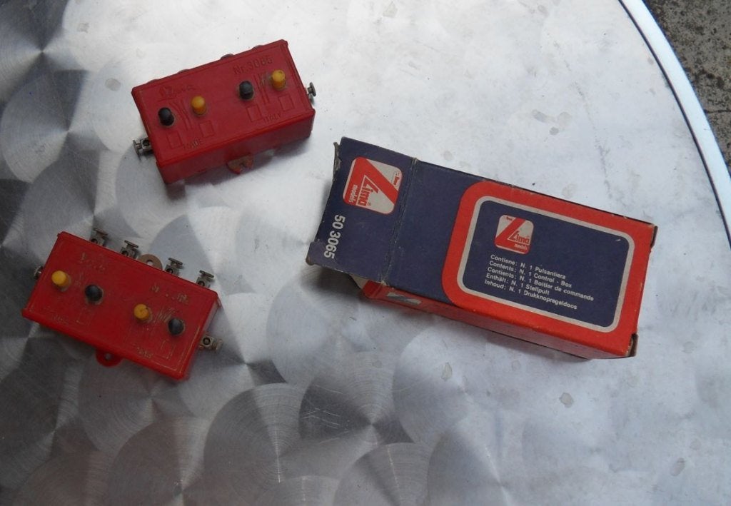 2 boitiers de commande LIMA 3065 + 1 boite., Transformateur ou Alimentation, Utilisé, Analogique, Courant continu ou Courant alternatif