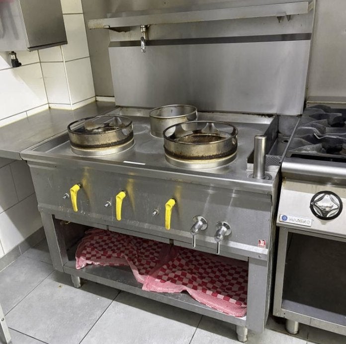 Bertrand RVS wokfornuis 3 pits met waterkraan horeca, Electroménager, Gaz, Enlèvement, Utilisé, 95 cm ou plus