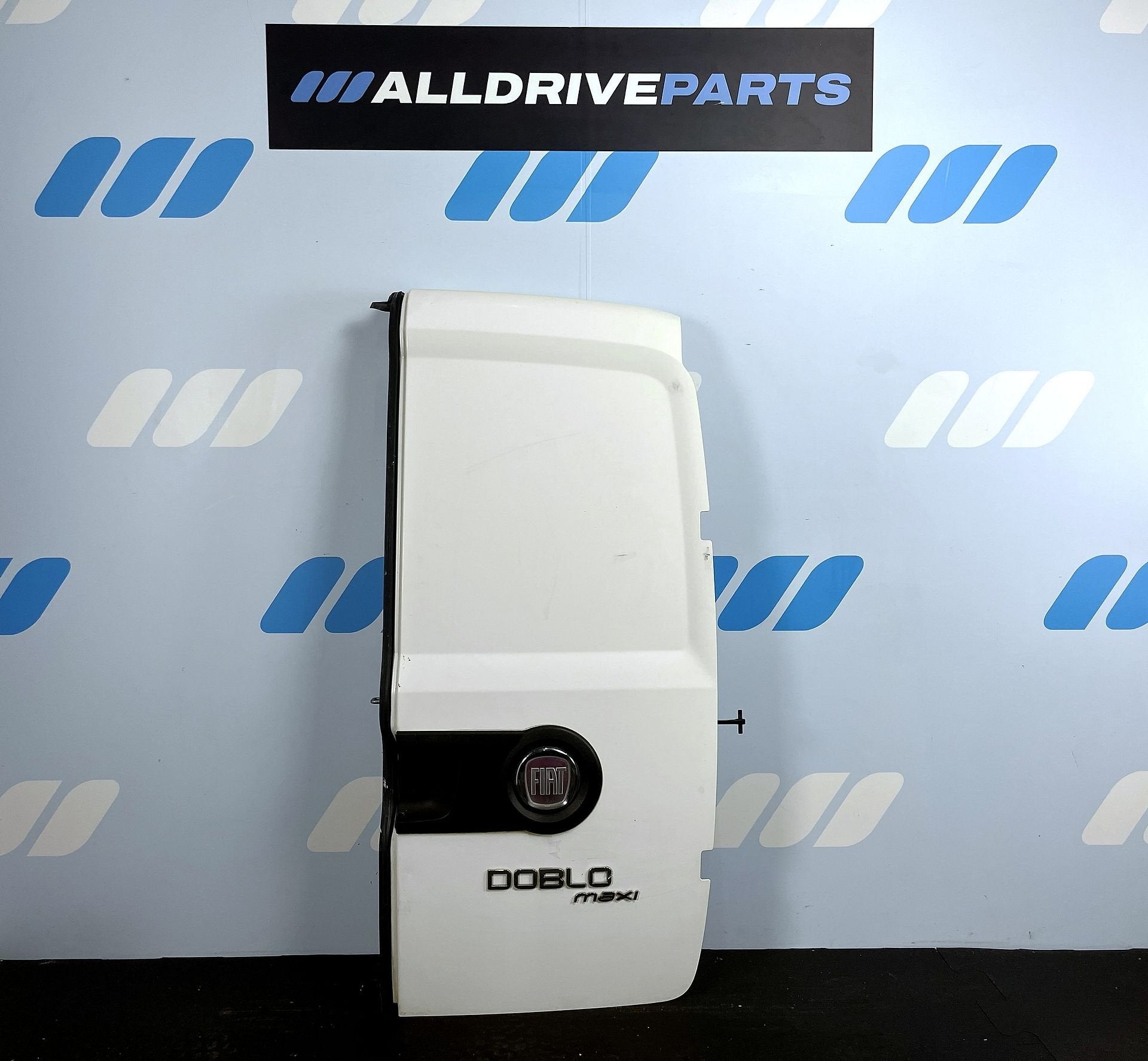 Porte arrière droite Fiat Doblo blanc 51811378, Arrière, -, Haillon arrière, Utilisé