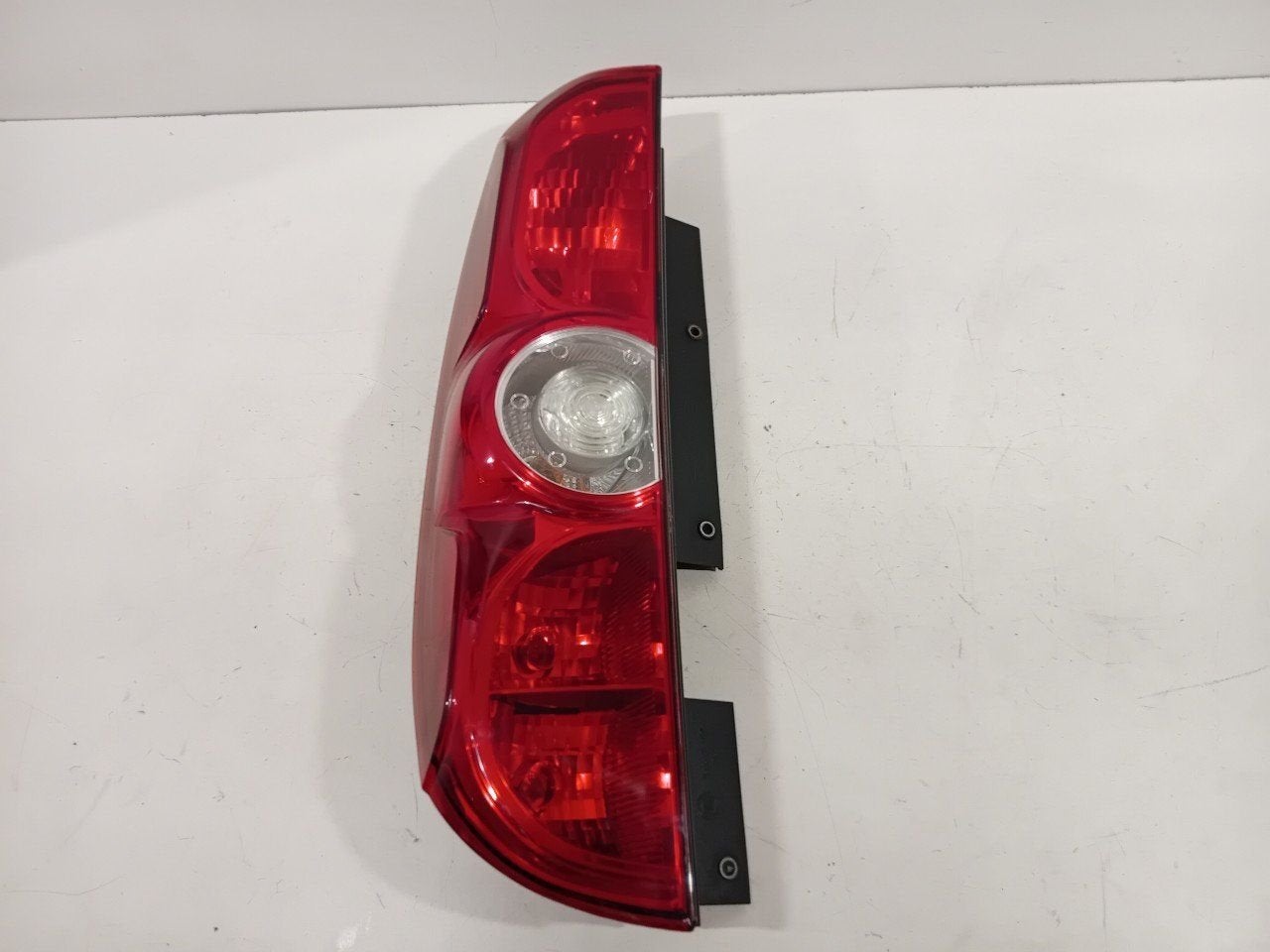 Achterlicht links buiten Fiat Doblo, Onderdelen@venauto.nl, Van der Ven Autorecycling B.V., Ettenseweg 76, 4706 PB Roosendaal, The Netherlands