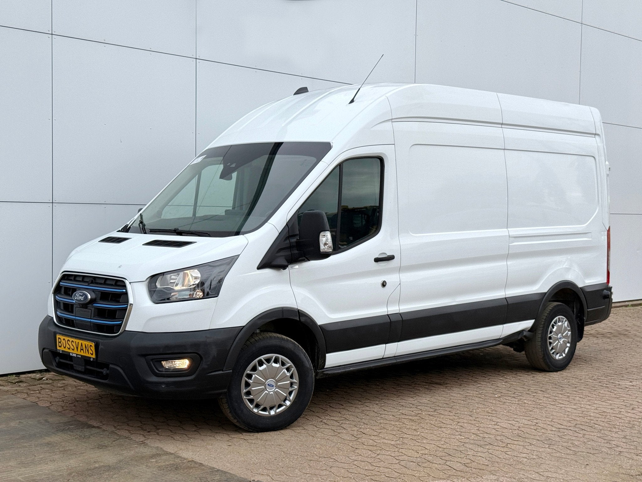 Ford e-Transit 68kWh 184PK L3H3 317km WLTP 96,8% (SOH) BEV S, 0 cilinders, Gebruikt, 135 kW, Wit