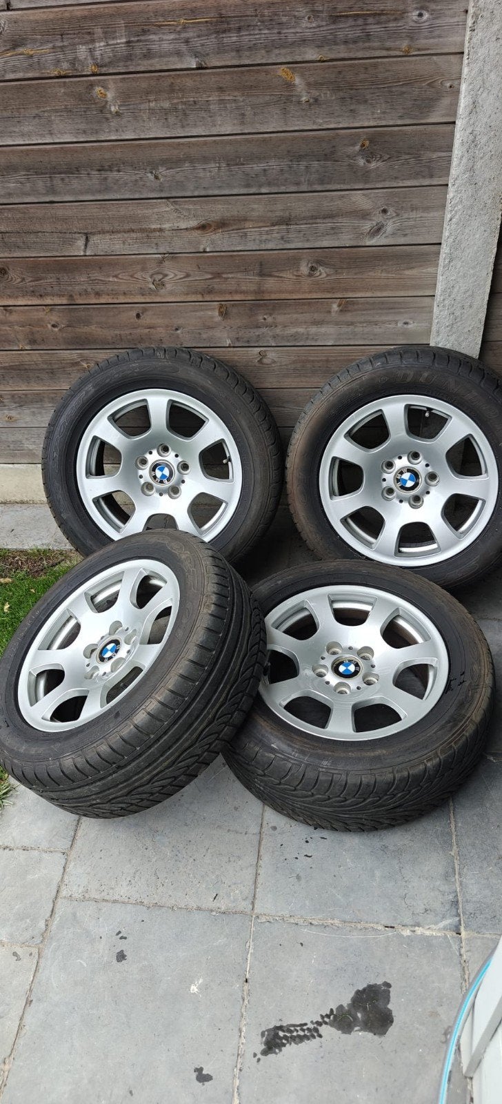 Originele BMW 16" lichtmetalen velgen met Dunlop zomerbanden, Auto-onderdelen, Banden en Velgen, Ophalen, 16 inch, Banden en Velgen