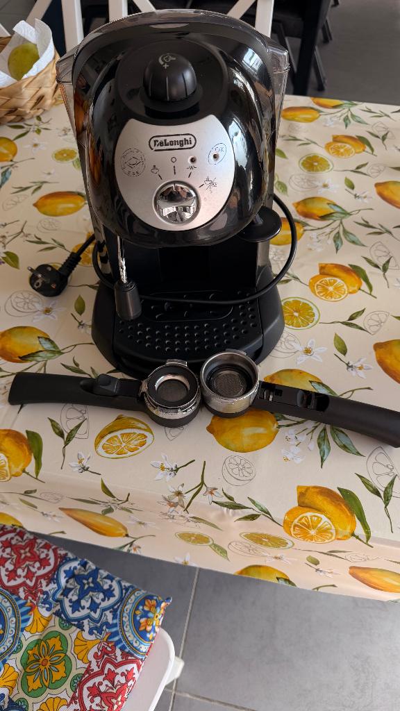 Machine à expresso De'Longhi –, Electroménager, Réservoir d'eau amovible, Enlèvement, Utilisé, Dosettes et capsules de café