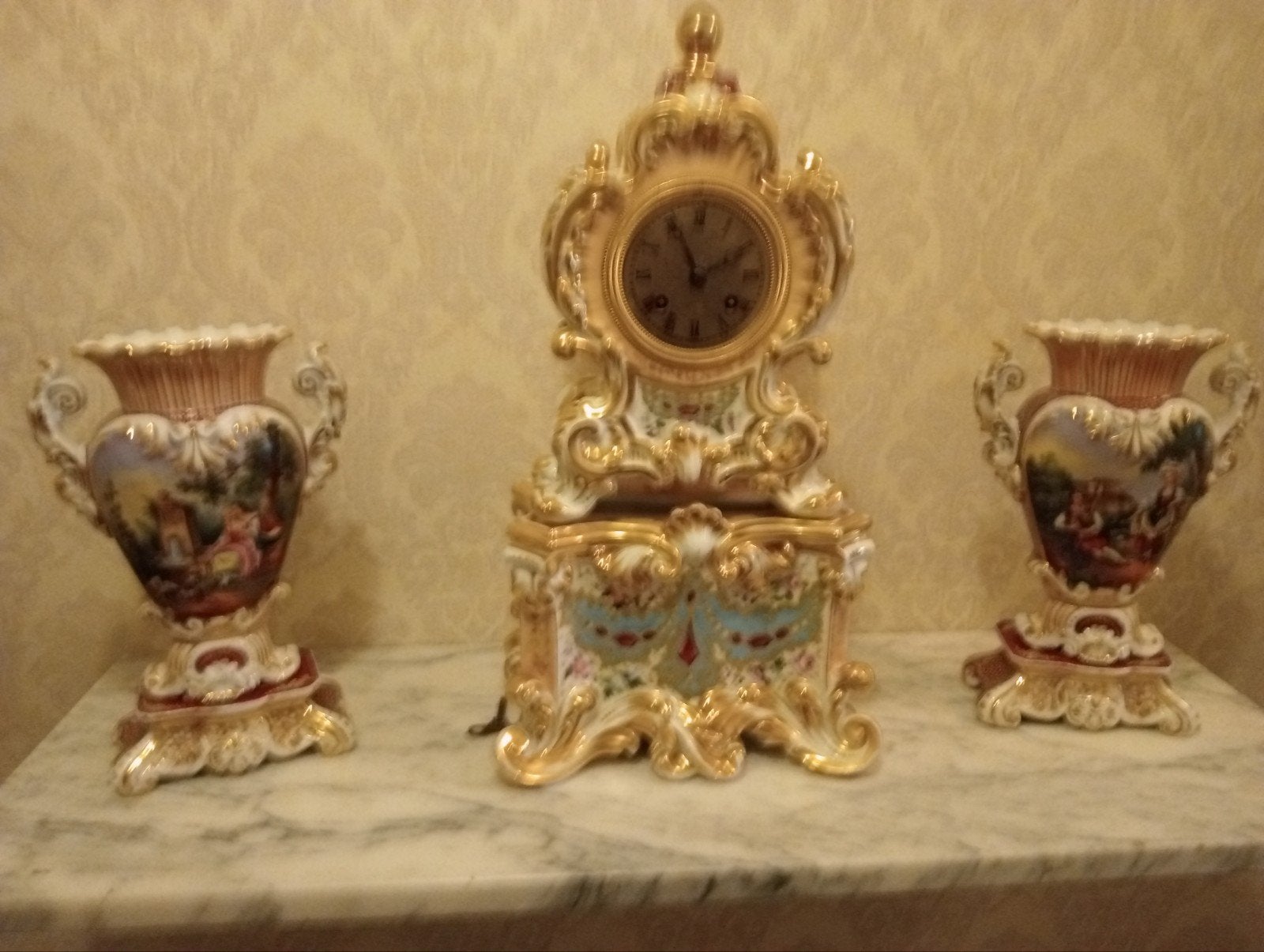 Ensemble de cheminée en porcelaine 1835-1855 style rococo Ja, Enlèvement