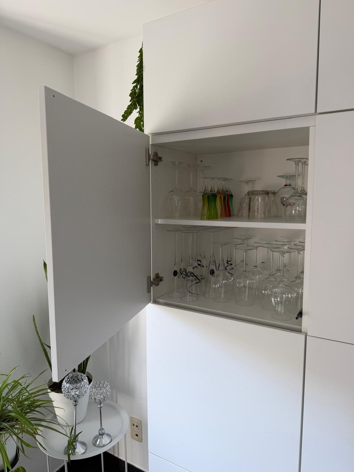 kast, Ophalen, Zo goed als nieuw, Met deur(en)