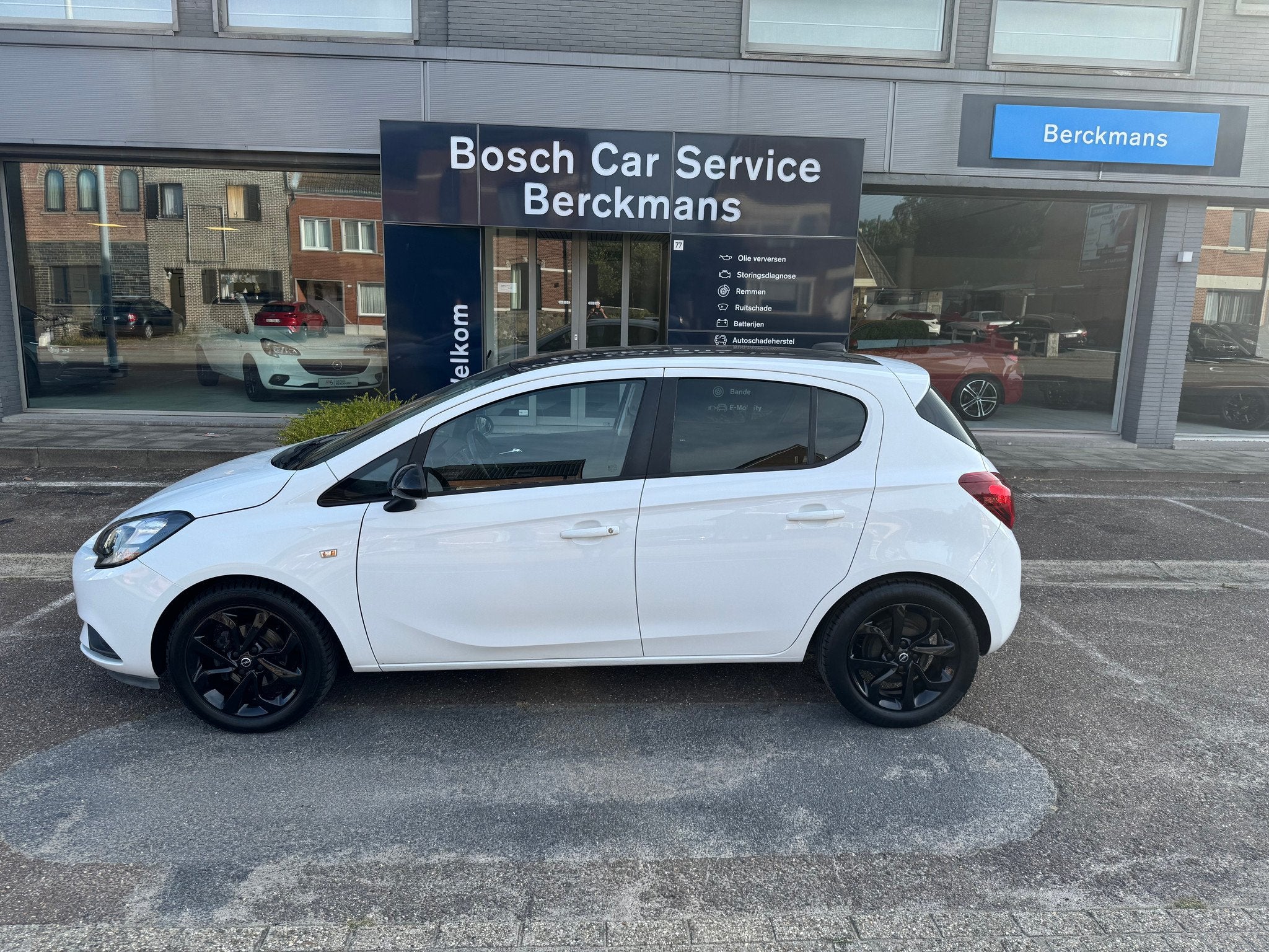 Opel Corsa Black Edition 1.2 Benzine, Autos, https://public.car-pass.be/vhr/ded9d9d0-721e-4b1f-a637-1ce021437a3b, Achat, Euro 6