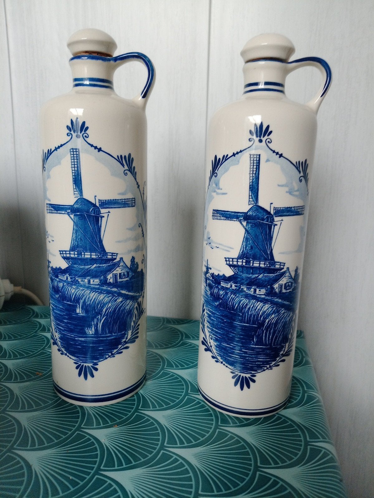 2 bouteilles Delft, Antiquités & Art, Enlèvement ou Envoi