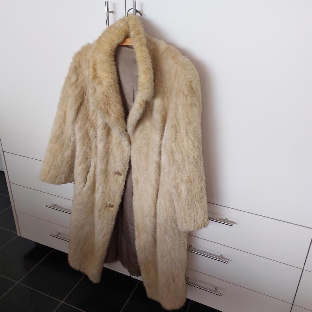 vieux manteau, chapeau et écharpe en vison, Enlèvement, Porté, Blanc