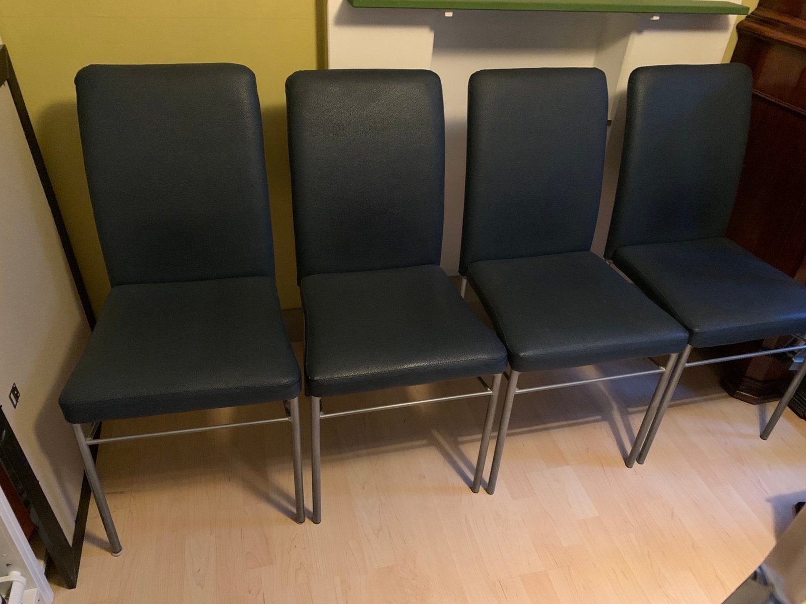 4 stevige comfortabele stoelen, Ophalen, Zo goed als nieuw, Blauw