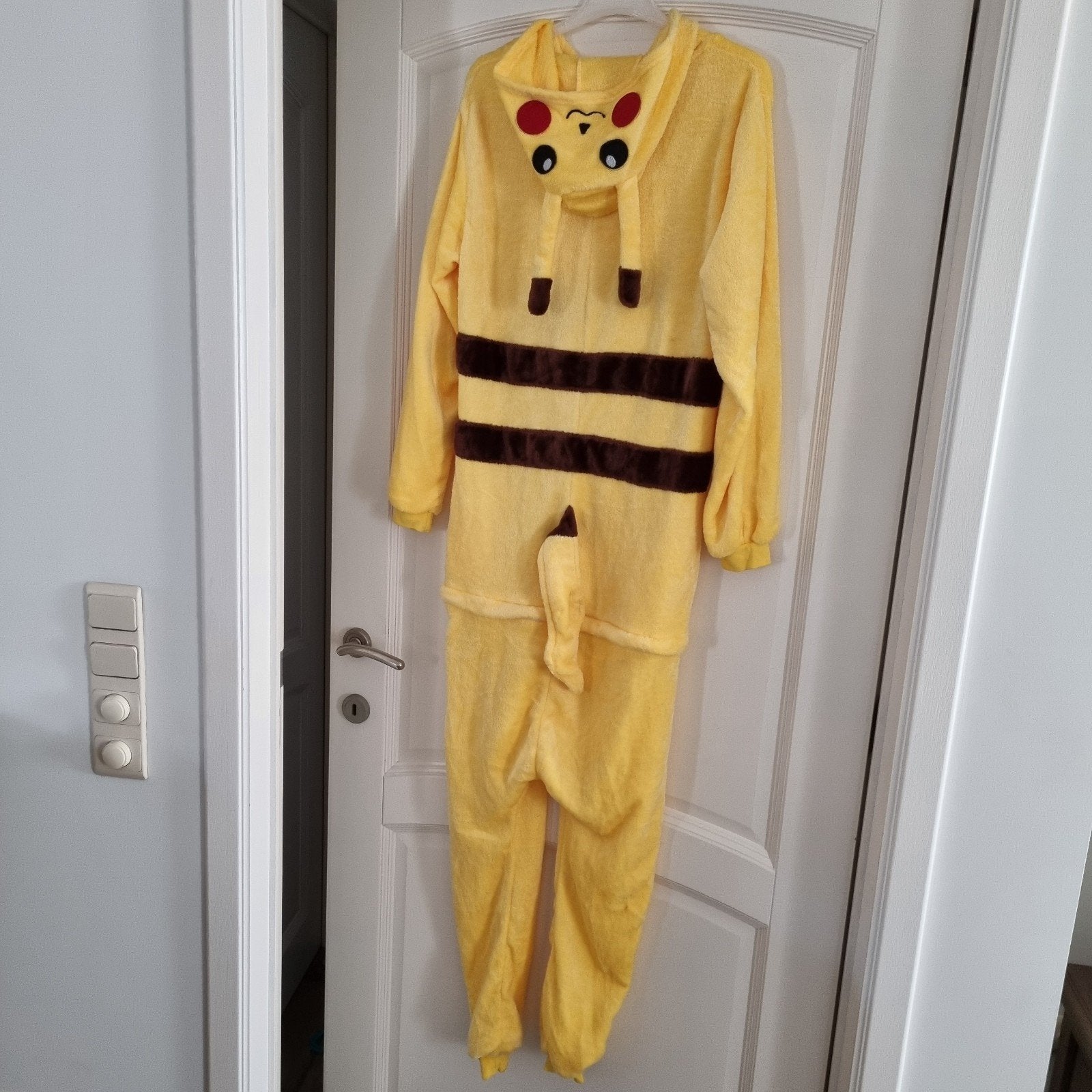 Pokémon Pickachu onesie - jumpsuitkostuum - XL - nieuw!, Pickachu, Ophalen of Verzenden, Kleding, Maat 56/58 (XL)