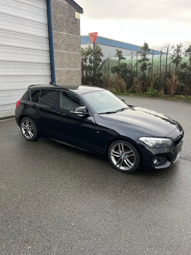 Bmw 1-Serie F20 118i • M-Pakket • Airco • Navi •, Auto's, Navigatiesysteem, Zwart, Leder, Bedrijf