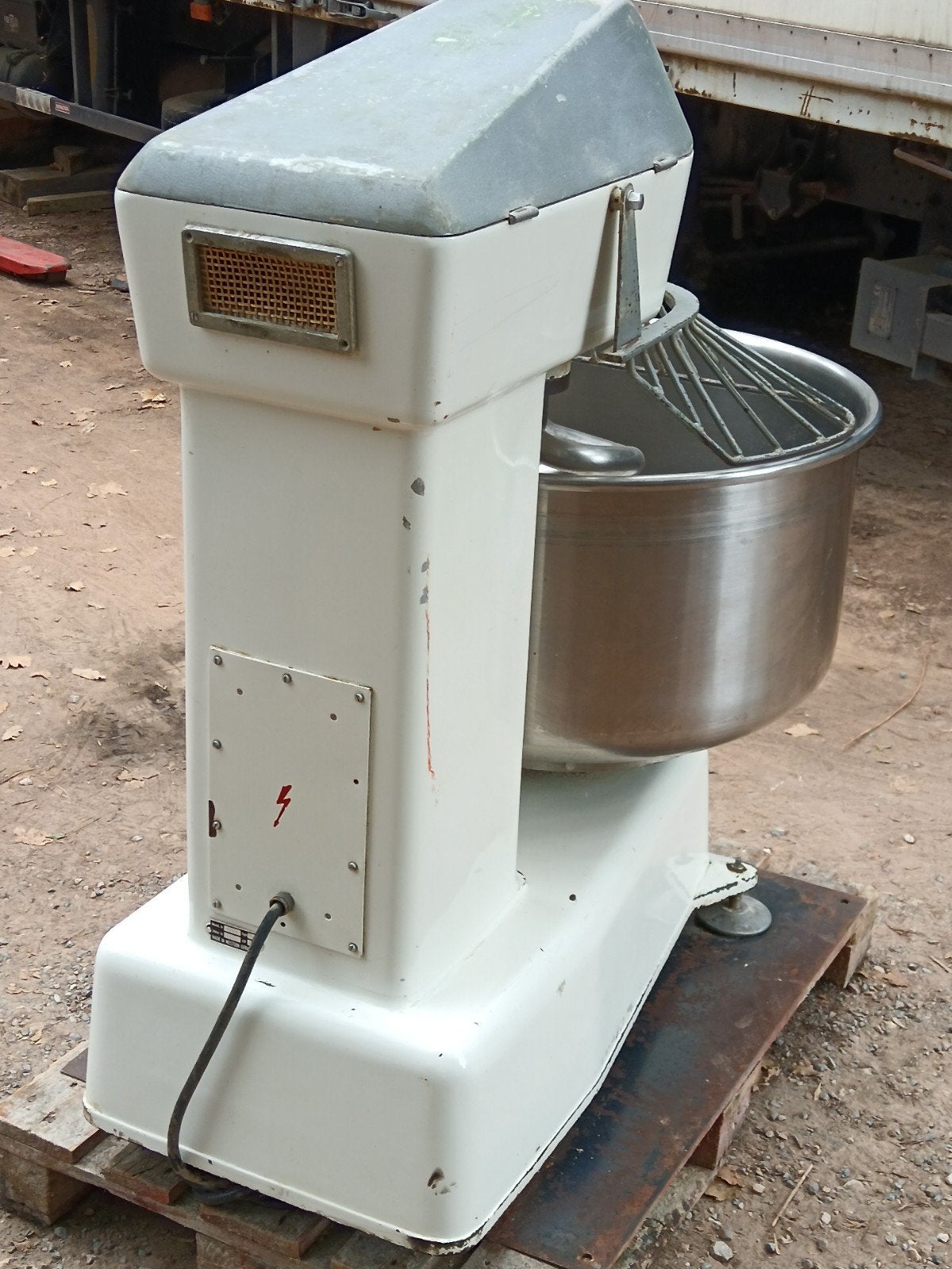 Pétrin spiral 75 kg de farine. Prix : 3000 TTC, Enlèvement ou Envoi, Boulangerie et Pâtisserie