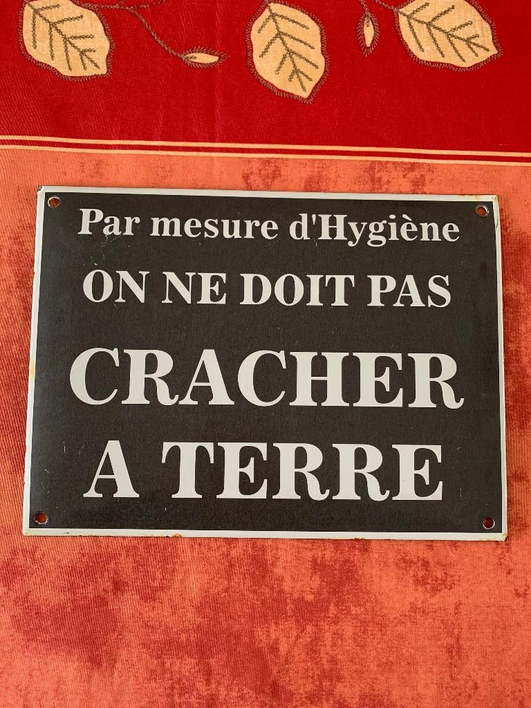 Plaque émaillée PAS CRACHER A TERRE, Enlèvement ou Envoi, Utilisé, Panneau publicitaire