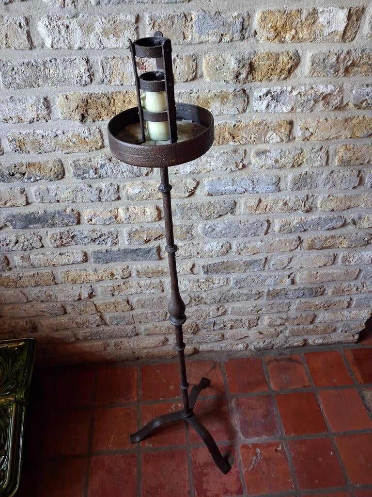 Ijzeren kandelaars, Ophalen