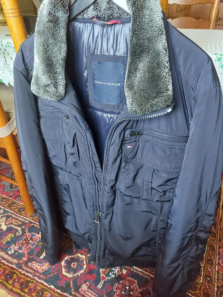 donkerblauwe wintervest tommy hilfiger xxl, Ophalen, Maat 52/54 (L), Blauw, Zo goed als nieuw