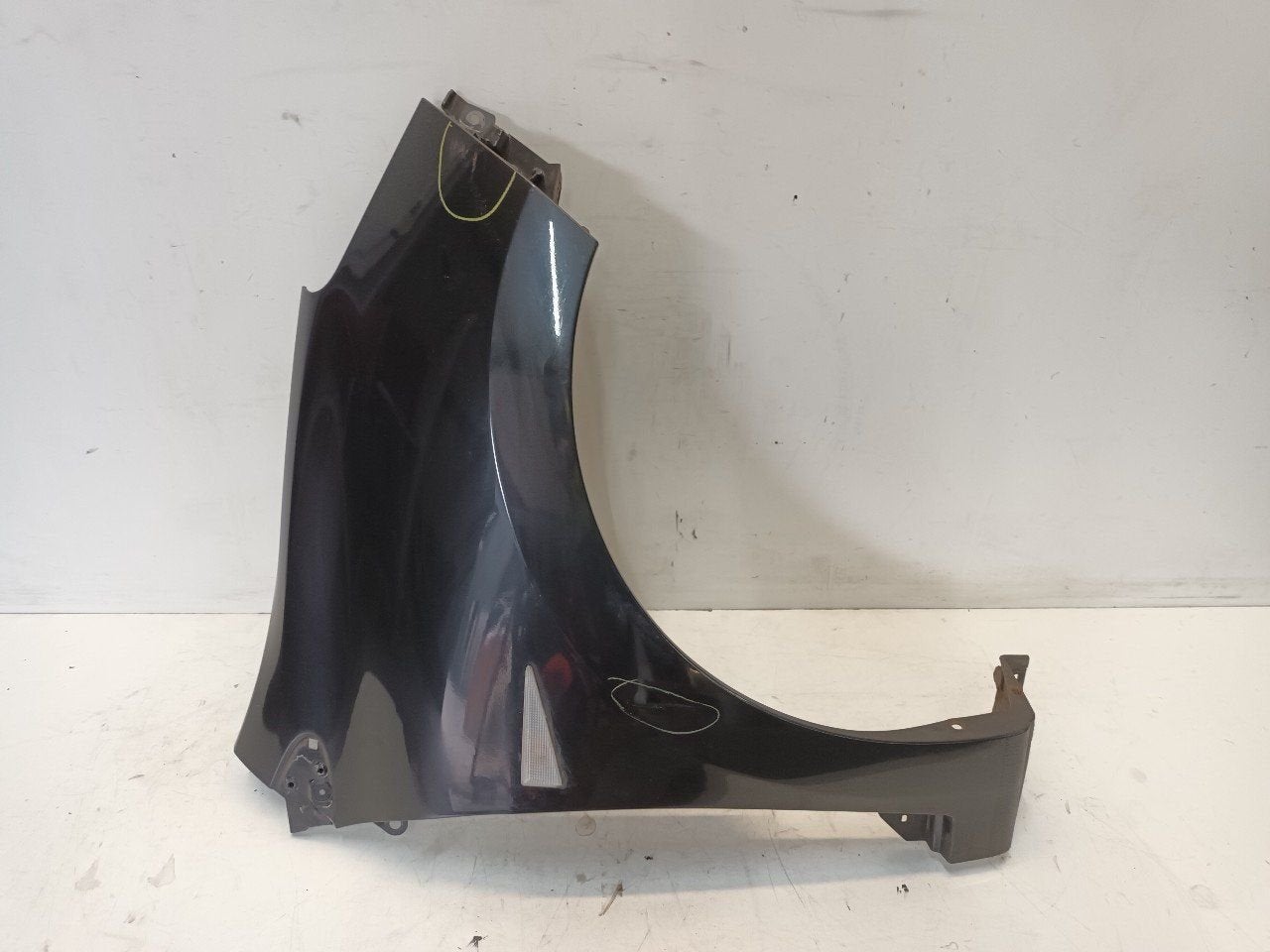 Voorscherm rechts Renault Wind, Onderdelen@venauto.nl, Van der Ven Autorecycling B.V., Gebruikt, Ettenseweg 76, 4706 PB Roosendaal, The Netherlands