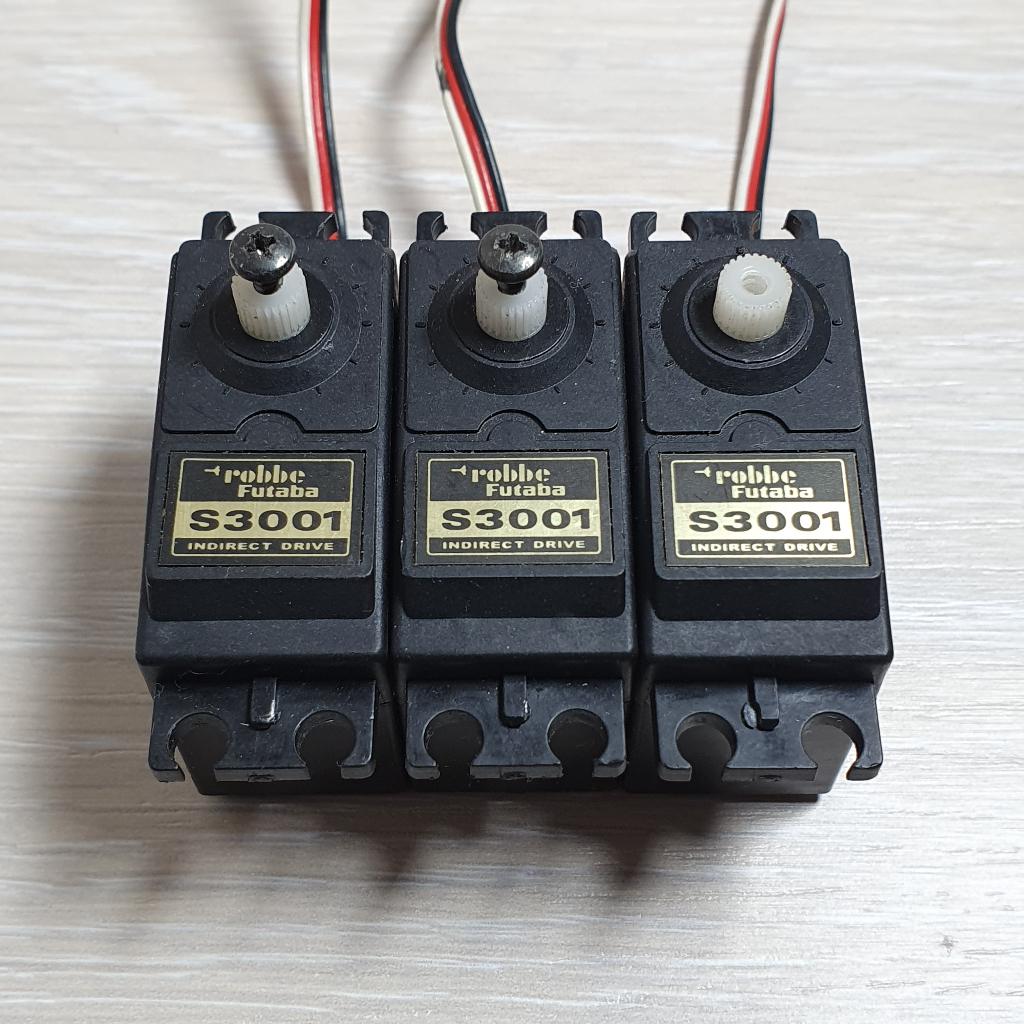 3x Futaba S3001 Servos – met kogellagers, Hobby en Vrije tijd, Modelbouw | Radiografisch | Helikopters en Quadcopters, Ophalen of Verzenden
