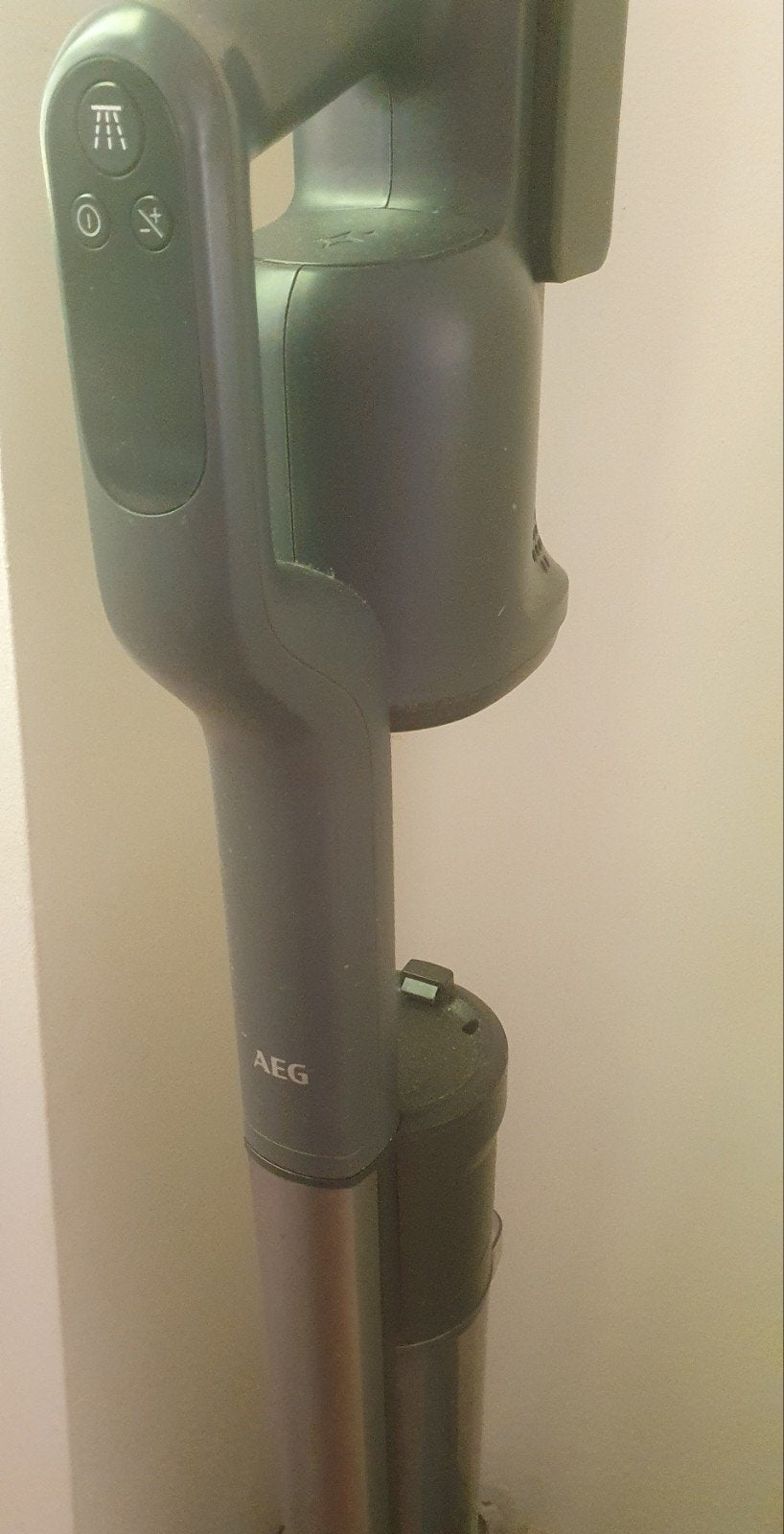 Système de nettoyage AEG 8000 Ultimate + sans bac à poussièr, Enlèvement, Aspirateur balai, AEG