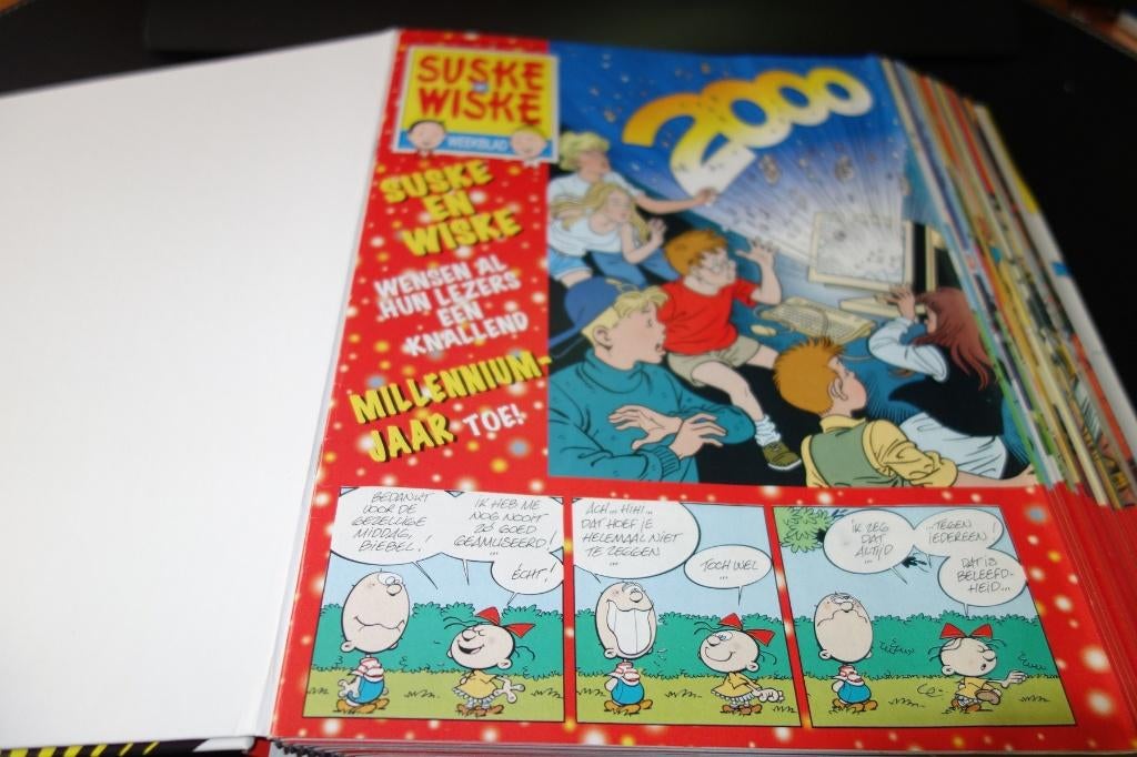 Suske en Wiske Weekblad in verzamelmap 2000 nr 1 tot nr 26., Ophalen of Verzenden, Zo goed als nieuw, Willy Vandersteen, Complete serie of reeks