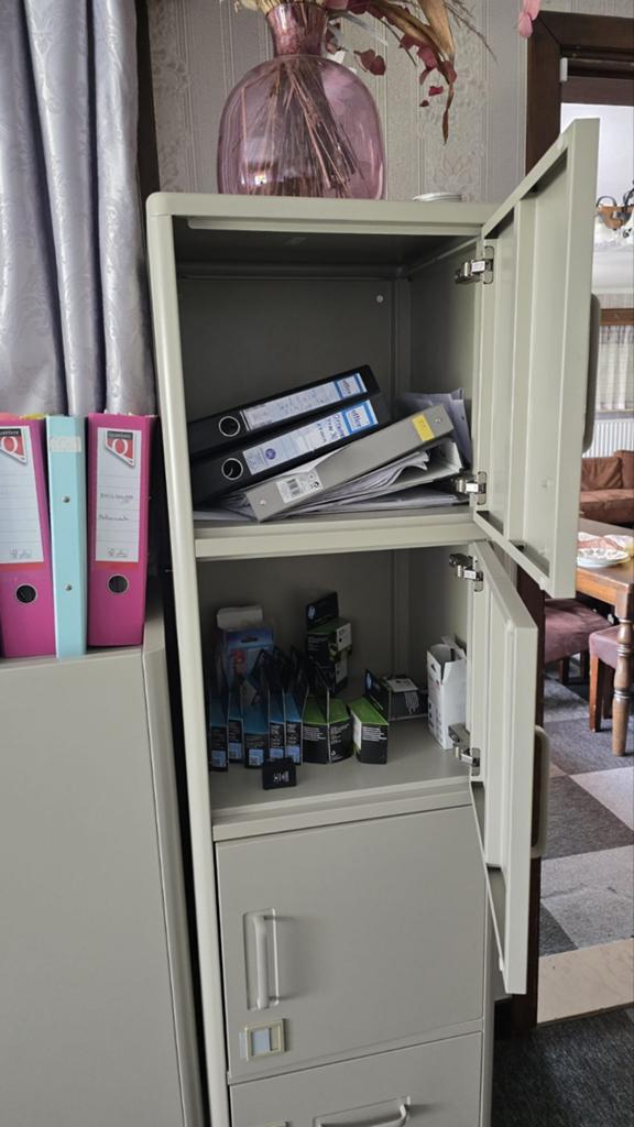Te koop: complete metalen kantoorinrichting van IKEA., Huis en Inrichting, Ophalen of Verzenden