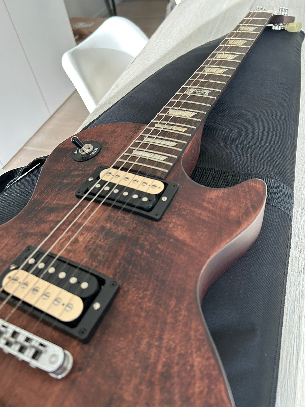 Chocolat Gibson LPJ 120e anniversaire, Musique & Instruments, Instruments à corde | Guitares | Électriques, Enlèvement, Neuf, Solid body