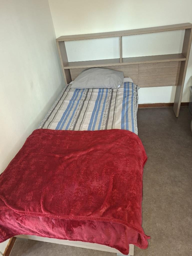 Eenpersoons bed, Huis en Inrichting, Slaapkamer | Bedden, Ophalen, Zo goed als nieuw, Eenpersoons, Beige