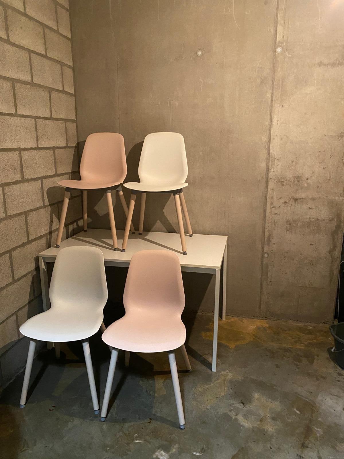 Eettafel met 4 stoelen – roze & wit, Ophalen, Zo goed als nieuw, Wit