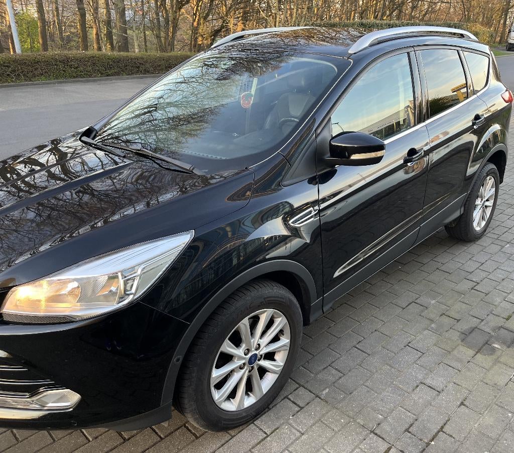 Ford KUGA 1ere main TITANIUM  *PANORAMA** 2.0d 88kw 120ch, Auto's, Ford, Voorwielaandrijving, 4 cilinders, Leder en Stof, Zwart