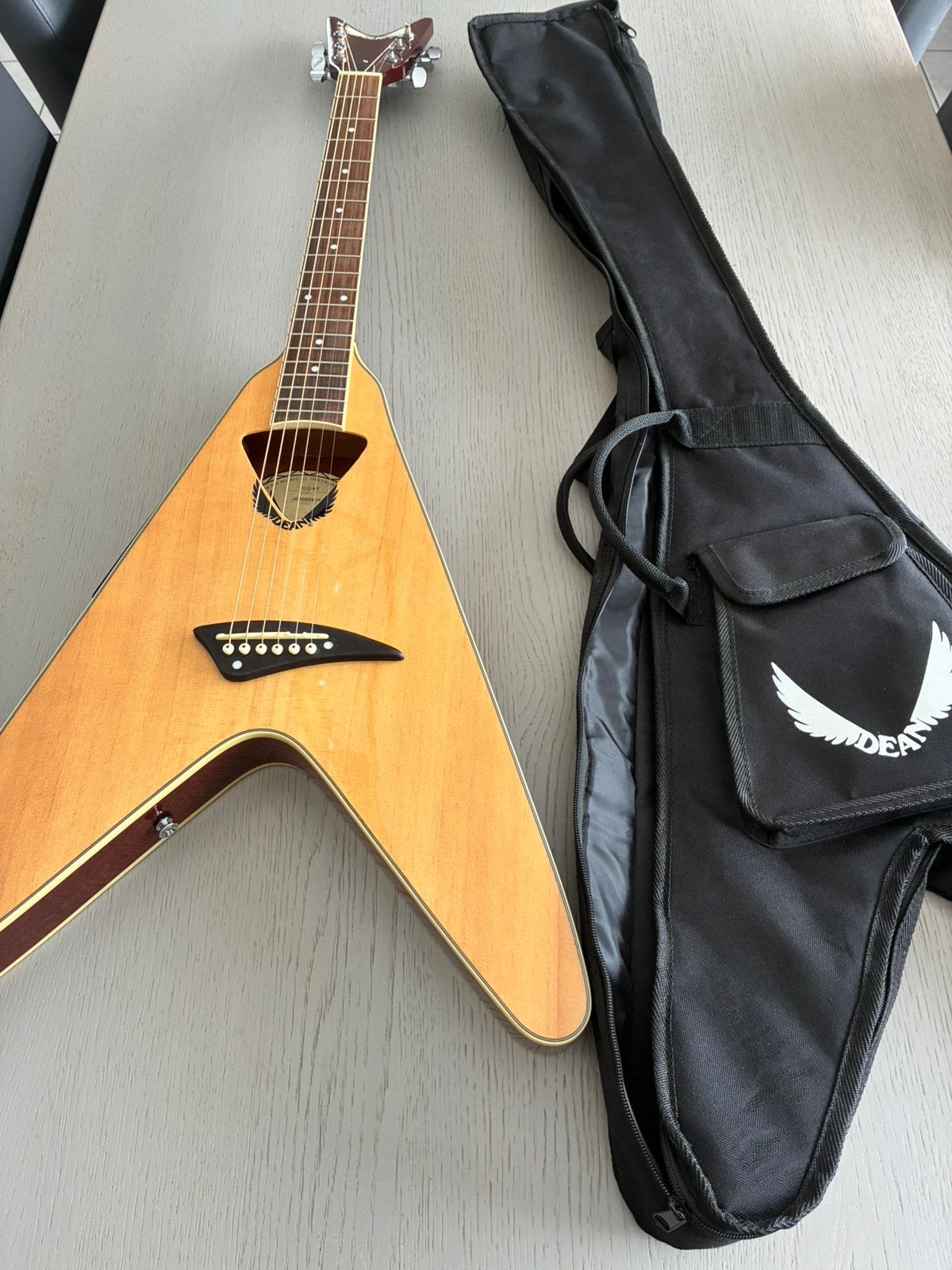 Dean VCO-NT electric-acoustic flying V, Muziek en Instrumenten, Snaarinstrumenten | Gitaren | Elektrisch, Ophalen, Zo goed als nieuw