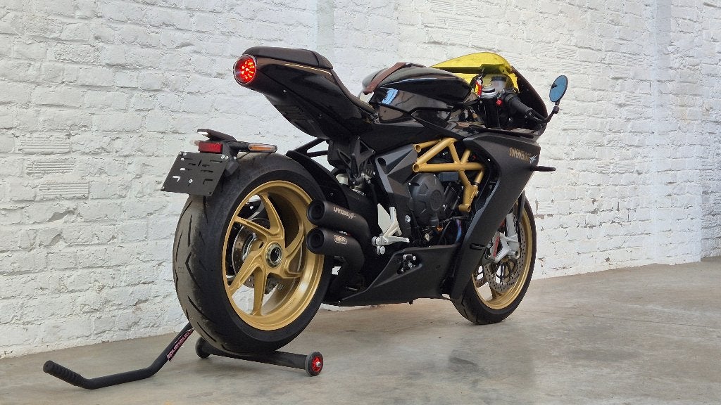 MV Agusta Superveloce Super Veloce 800 Arrow @motomobilia, Motos, Motos | MV Agusta, Permis Moto A, Entreprise, Plus de 35 kW