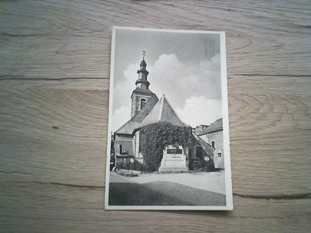 MARIEMBOURG: Adossé à l'Eglise, le monument Léopold Roger, Enlèvement ou Envoi, 1920 à 1940, Non affranchie, Namur