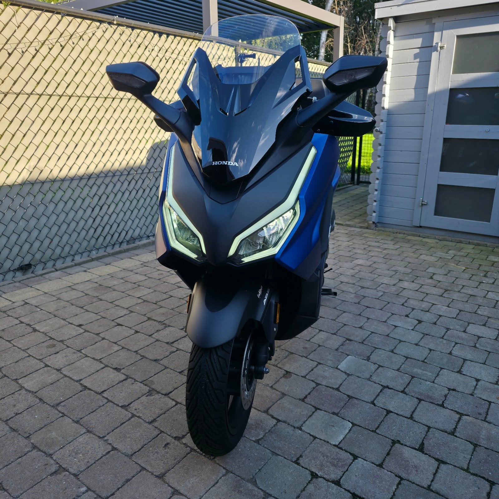 Honda Forza 125, Bj 2024, Mat Pearl Pacific Blue, 5568km, Motoren, Scooter, ABS, Nieuw, Particulier